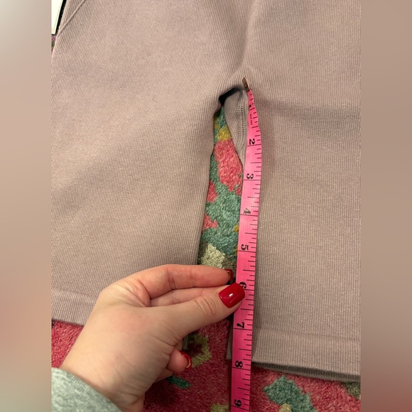 Everlane Mauve Ribbed Bike Shorts - Picture 3 of 6